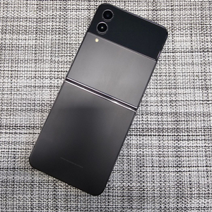 (무잔상) 갤럭시 플립4 256G 블랙 23년 11월개통 외관SSS급 검수완료 가성비폰 17만팝니다@