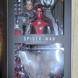 핫토이 스파이더맨 파프롬홈 업그레이드 슈트 판매합니다.