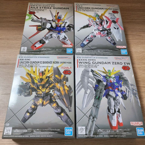 건담 프라모델 4종 세트 (아일 스트라이크/유니콘/윙)