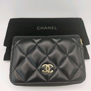 샤넬 클래식 지퍼 동전 지갑