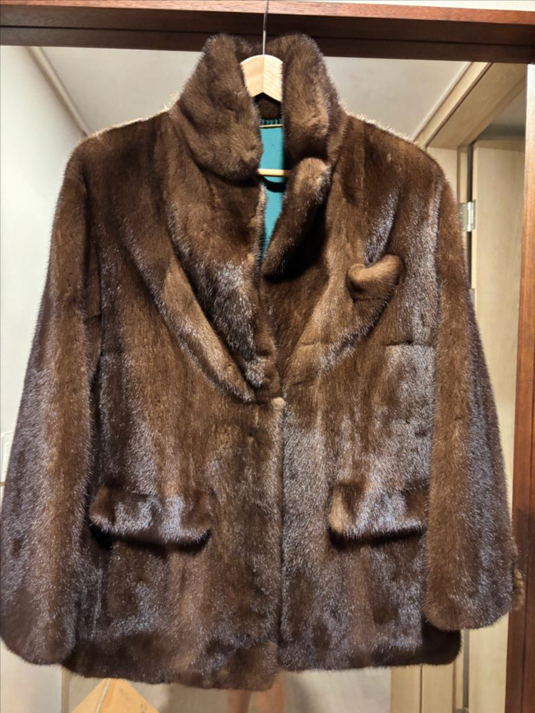밍크 자켓 마호가니 밍크코트 11am 올라이츠 페퍼윤윤 소윰 r2w 우유니 윤진모피 프루 라두나 두마르셀 르밍크 이미지