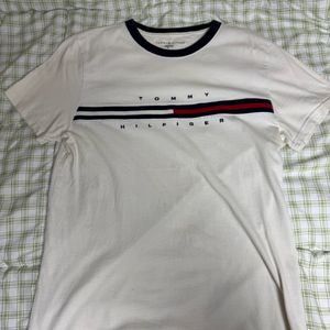 타미힐피거 반팔티M 판매합니다