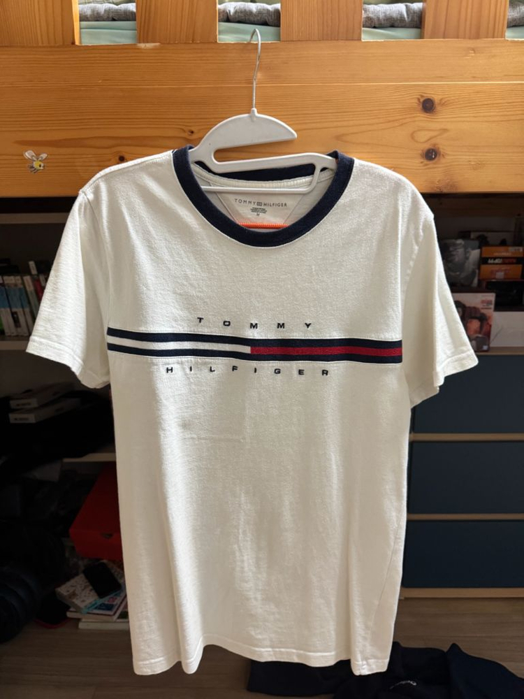 타미힐피거 반팔티M 판매합니다--2