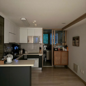 장미맨숀 그릇장, 아일랜드 유리파티션