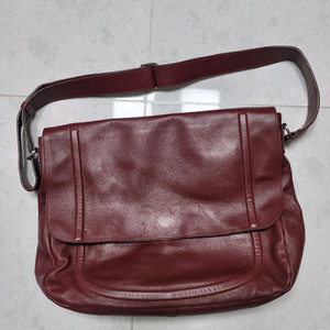 마뗑킴 가죽 대형 크로스백 상태극상