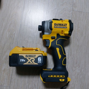 디월트 DCF850 무선 임팩렌치 세트 배터리 1개 포함 모두 미사용 새상품 입니다