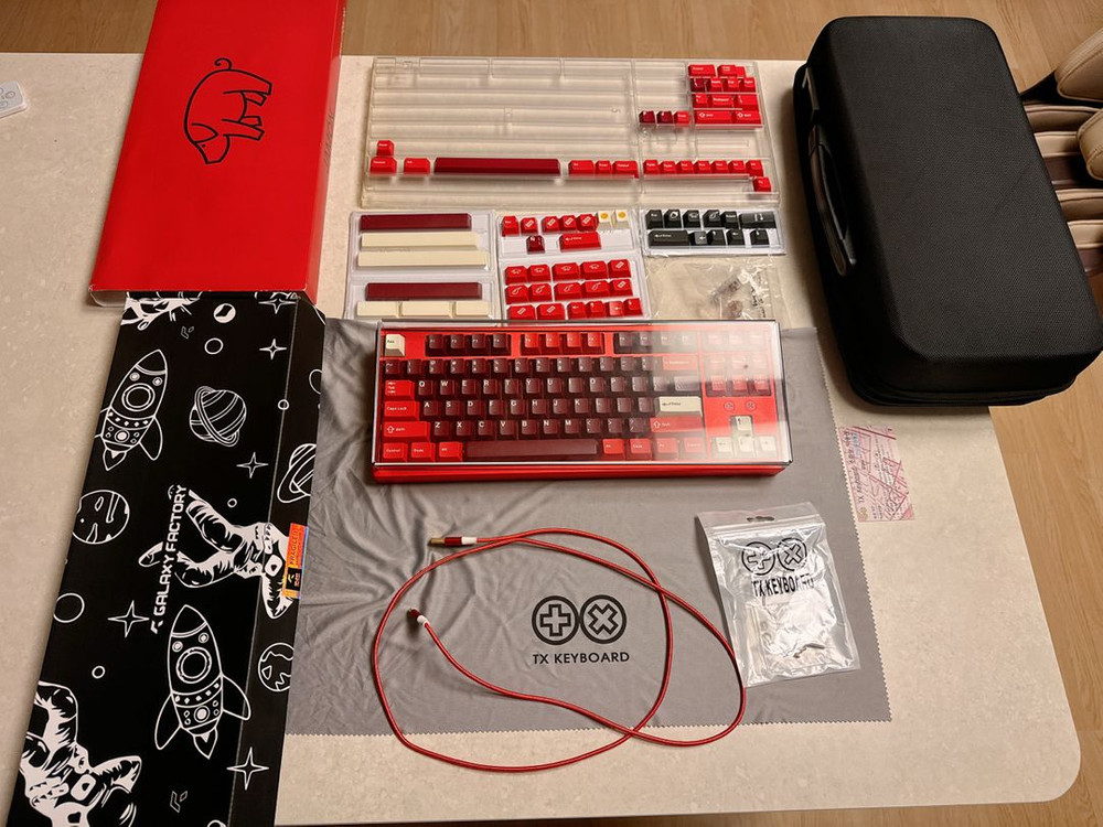 TX87 V2 TKL 레드 + GMK하몽키캡 커스텀키보드 풀알루키보드 + 가컬루프 일괄 팝니다--8