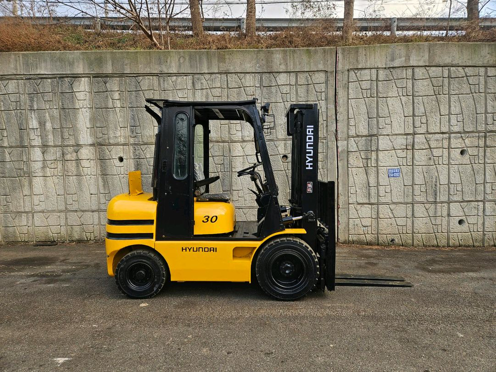 (중고지게차) 현대 HDF30-II 디젤 3톤 지게차 (자동발, 사이드쉬프트, 반캐빈 ) 이미지