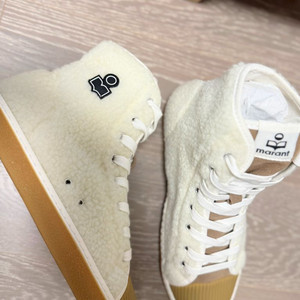 이번주만 파격인하>이자벨마랑 뽀글이 운동화 38사이즈 새상품 (황금사이즈)