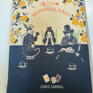이상한 나라의 앨리스 북파우치 북커버