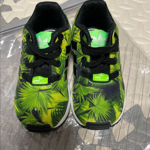 유아 아디다스 운동화 / 130사이즈 / 새상품