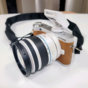 삼성 NX300 미러리스 카메라 18-55mm 렌즈