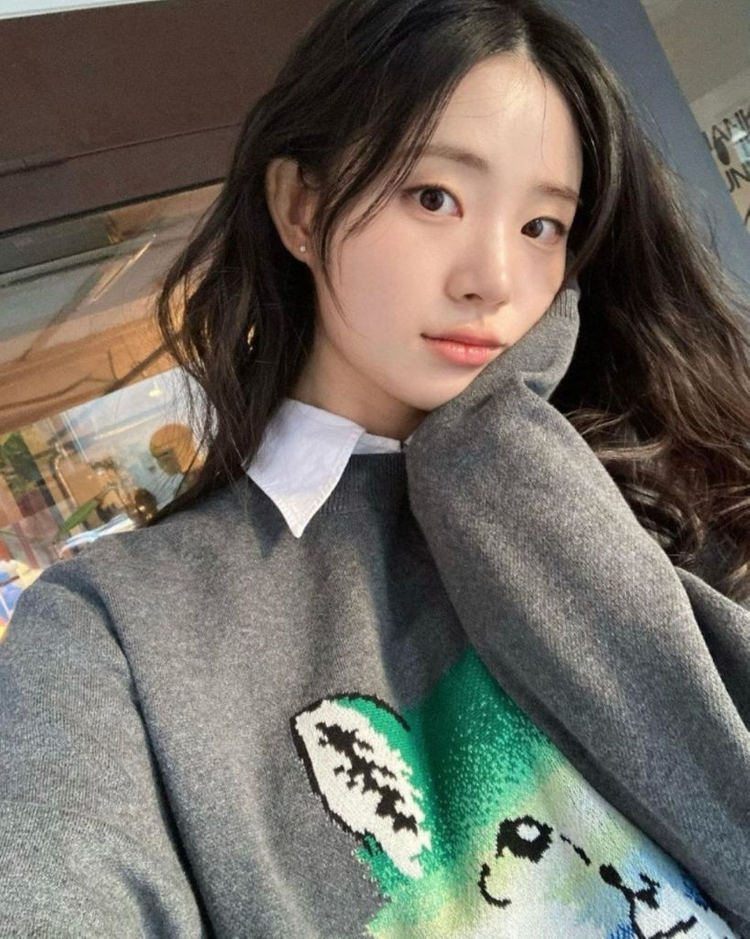 [L] 메종키츠네 바이브런트 폭스헤드 니트(배우 신시아 착용) 이미지