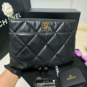 샤넬19뉴미듐클러치백 샤넬가방 명품백 정품