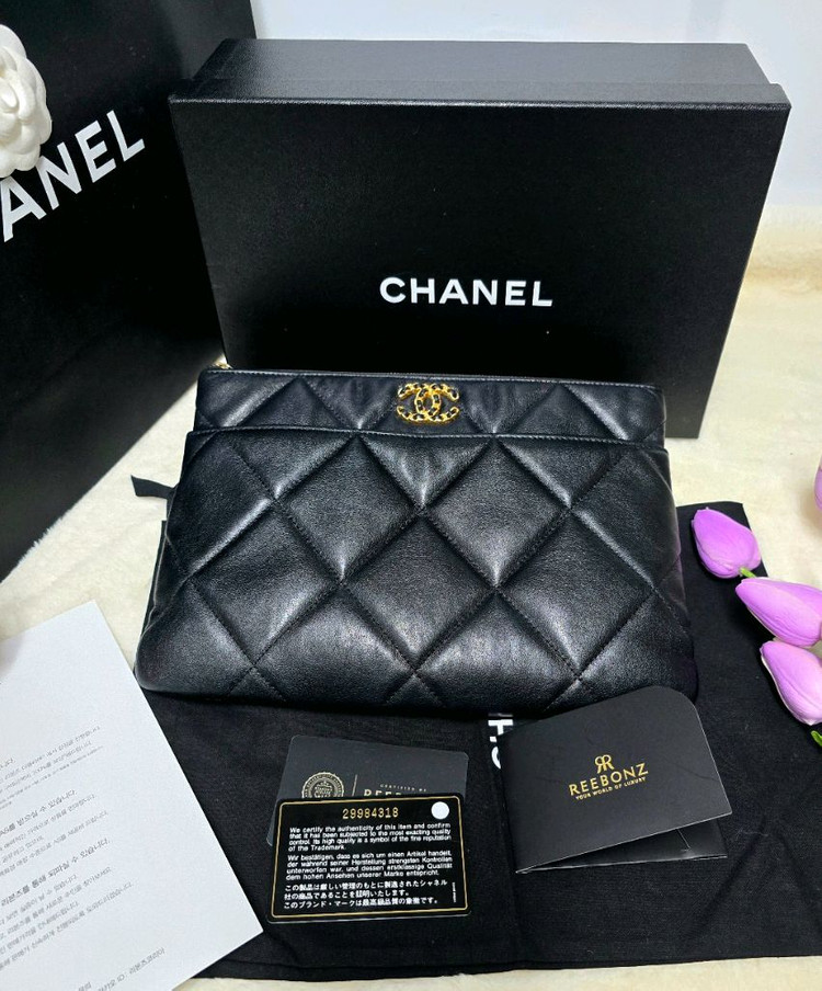 샤넬19뉴미듐클러치백 샤넬가방 명품백 정품--1