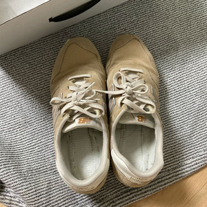 뉴발란스 373 베이지 스웨이드 운동화 270 (급처)