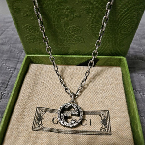 구찌 인터로킹 G 펜던트 목걸이