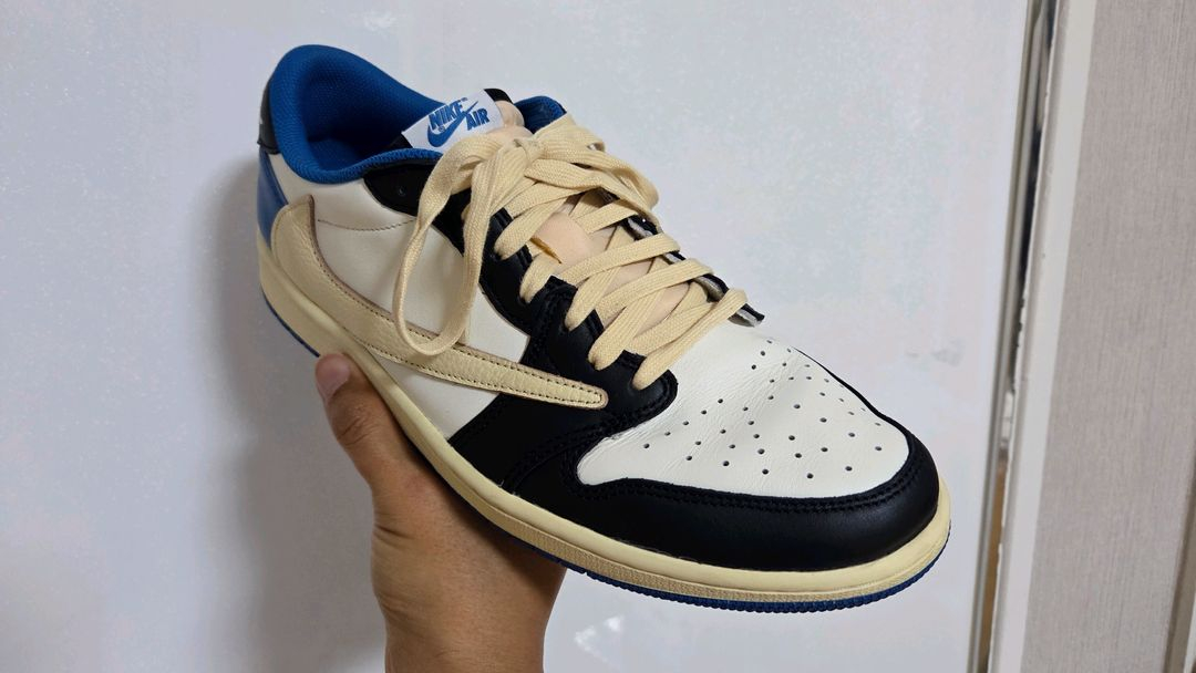 나이키 에어 조던1 트래비스 스캇 프라그먼트 로우 290 이미지