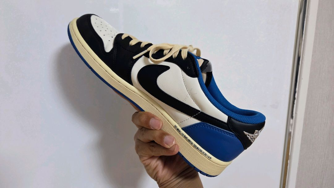 나이키 에어 조던1 트래비스 스캇 프라그먼트 로우 290 이미지