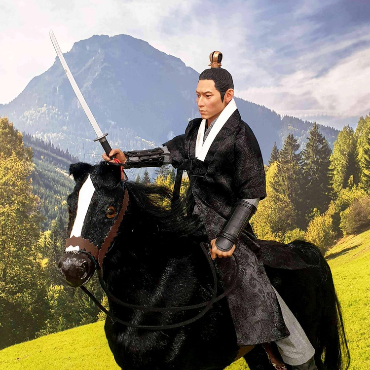 군도 조윤(강동원)+식모 흑마 세트 12인치 피규어(핫토이 호환)--1