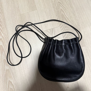 COS 코스 폼므 크로스바디백