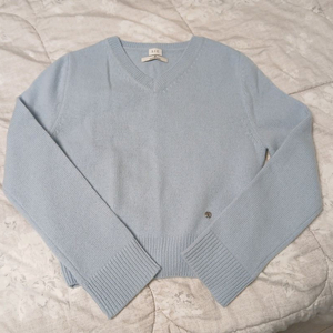 시에 모니카 울 브이넥