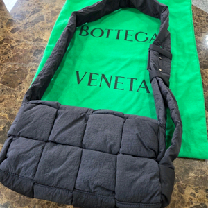 보테가베네타 카세트백 패딩백