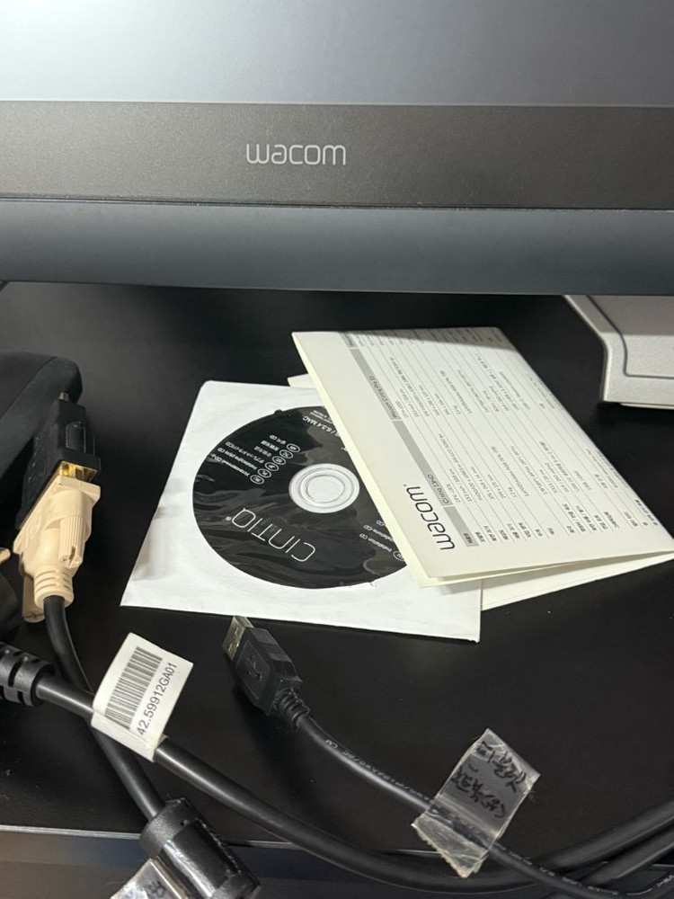 와콤 신티크 DTK-2200K 드로잉 타블렛--3