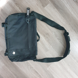 데상트 메신저백 크로스백