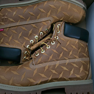 슈프림x팀버랜드 다이아몬드퀄팅 6인치 팝니다