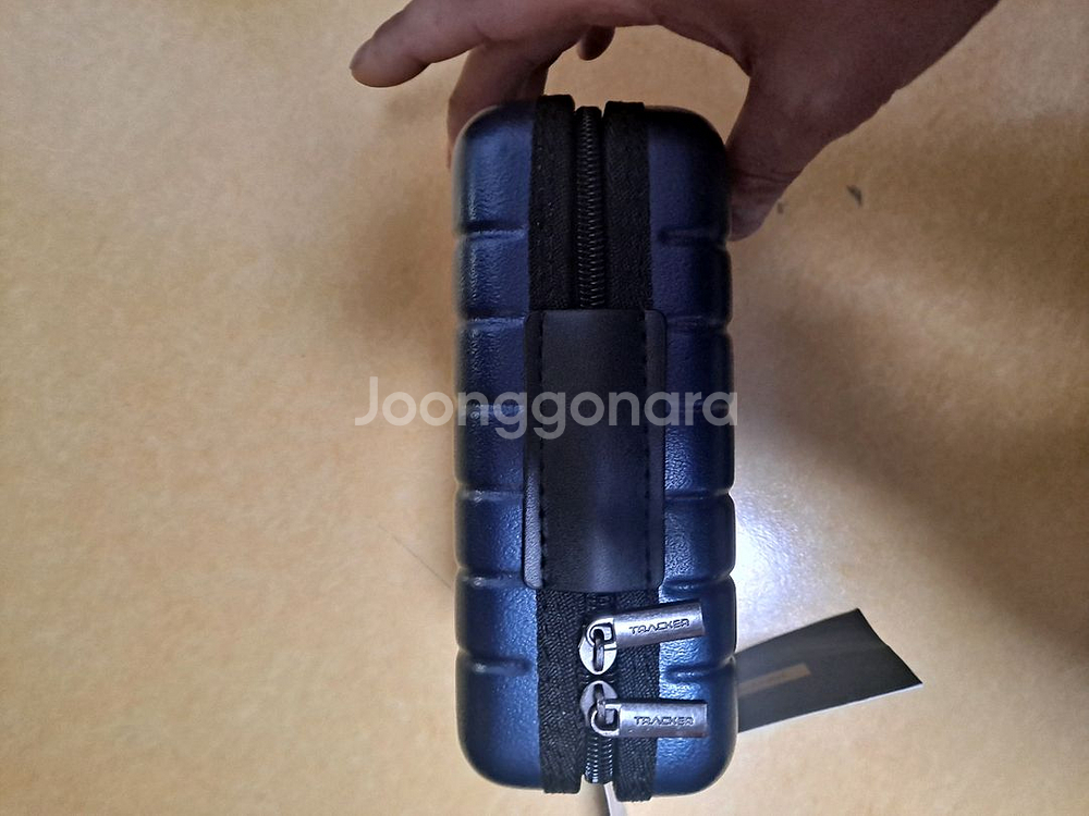 새제품 TRACKER 마카로니 미니 캐리어 파우치 네이비--3