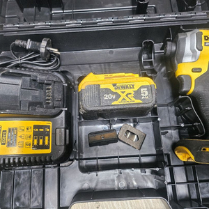 디월트 20V 브러쉬리스 임팩 드라이버 드릴