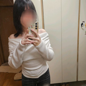 착용샷o) 오프숄더 셔링 겉기모 겨울 티셔츠 화이트 아이보리 에이블리 착샷 있음!