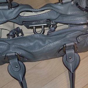 여성 가방입니다