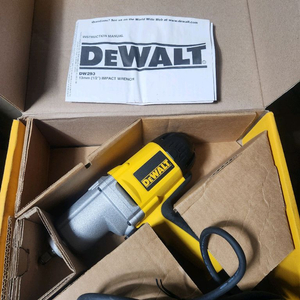 디월트 전기임팩 DW293 미사용품 팝니다