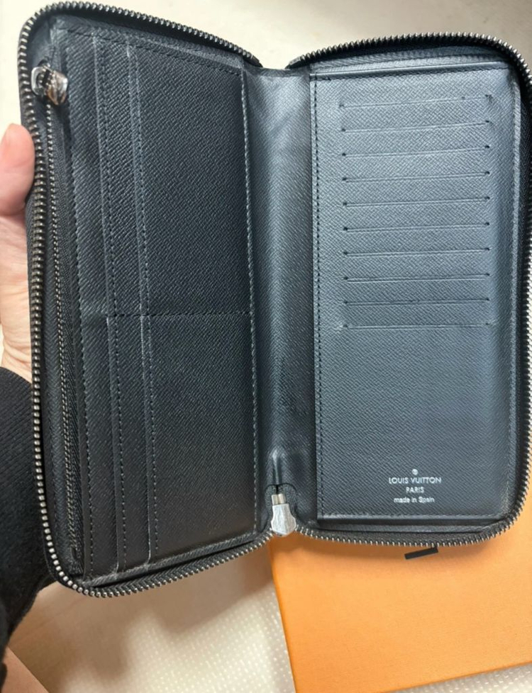 루이비통 지피 월릿 버티컬 남성 지퍼 장지갑 이미지