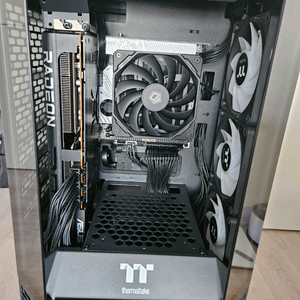 써멀테이크 게이밍 PC Ryzen 7800X3D RX 9070XT