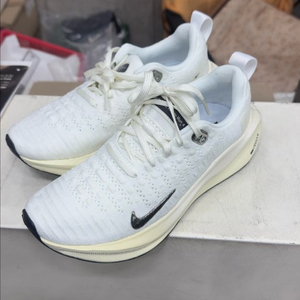 나이키 리액트 인피니트4 새상품급