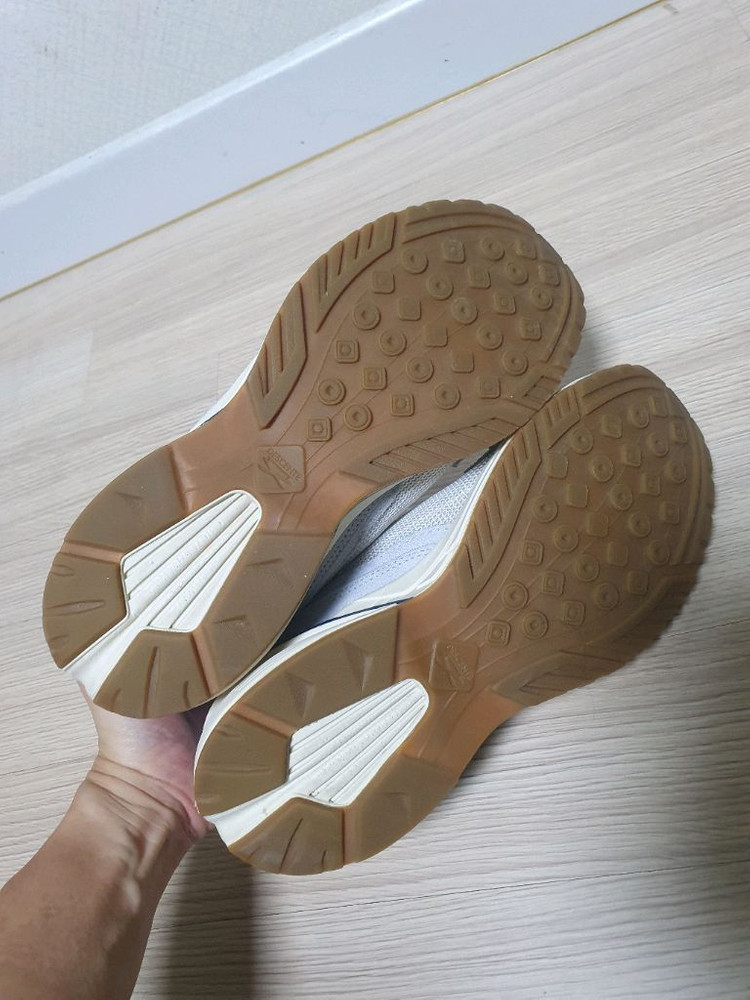 데상트 크론 하이퍼메쉬 운동화 260 이미지