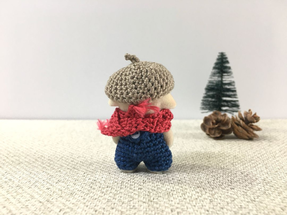 [실바니안 뜨개옷] 브라운 베레모 빨간 목도리 네이비 바지 세트 이미지