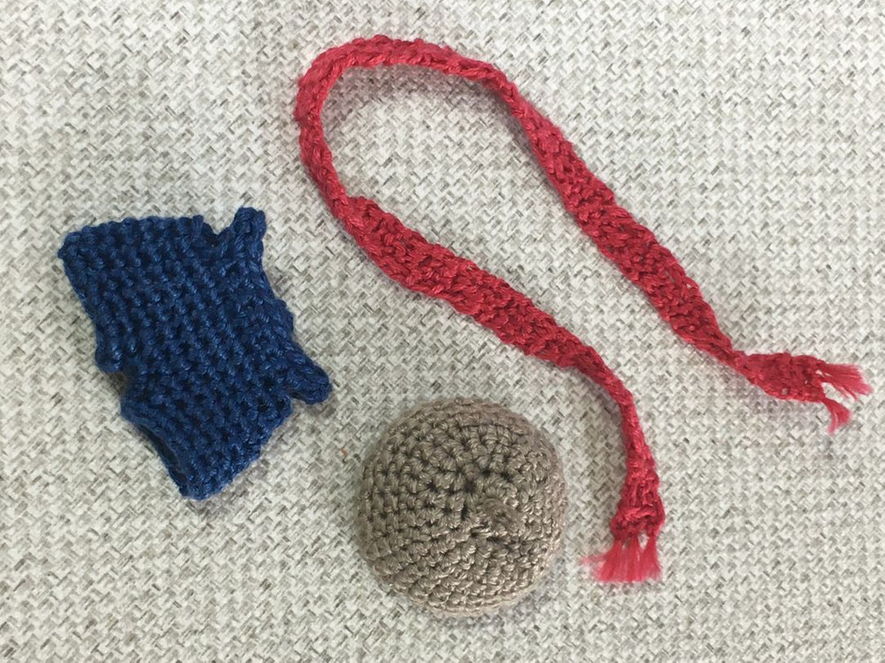 [실바니안 뜨개옷] 브라운 베레모 빨간 목도리 네이비 바지 세트 이미지