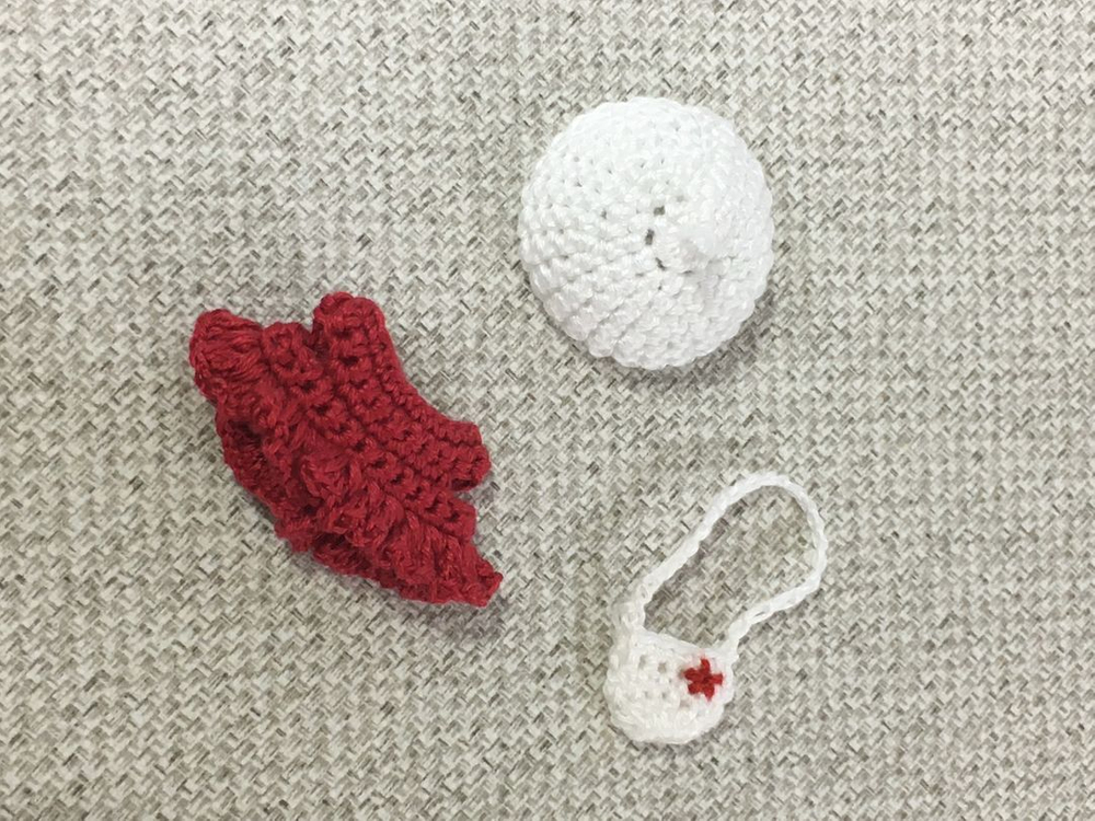 [실바니안 뜨개옷] 하얀 베레모 빨간 원피스 가방 세트 이미지