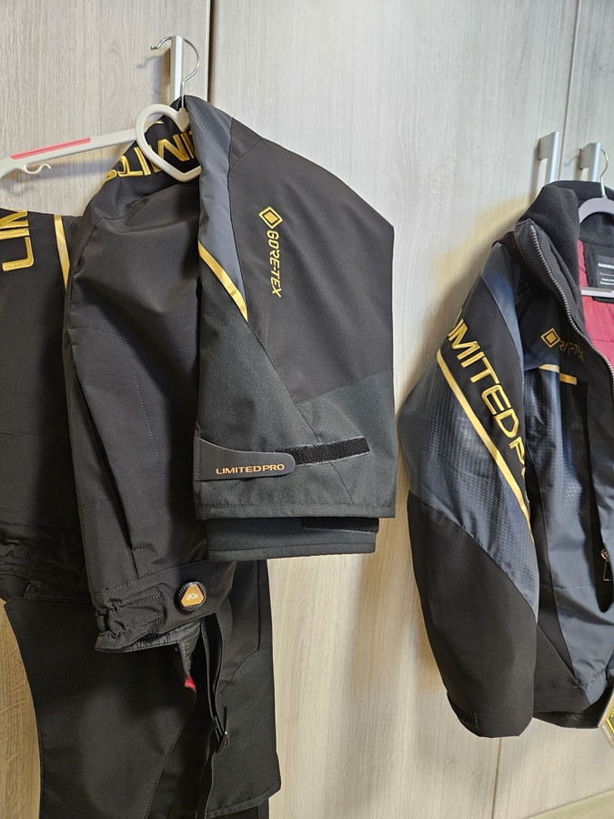 시마노 최고사양 리미티드 프로 고어텍스 낚시복 RT-151X--4