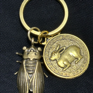 황동 매미 와 토끼 키링