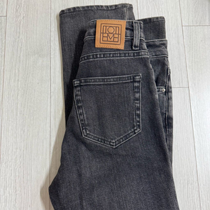 toteme 스탠다드 데님 흑청