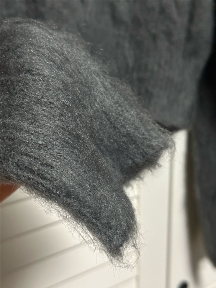 #새상품 : 꽈배기 라운드넥 긴팔 봄니트 먹색 차콜--5