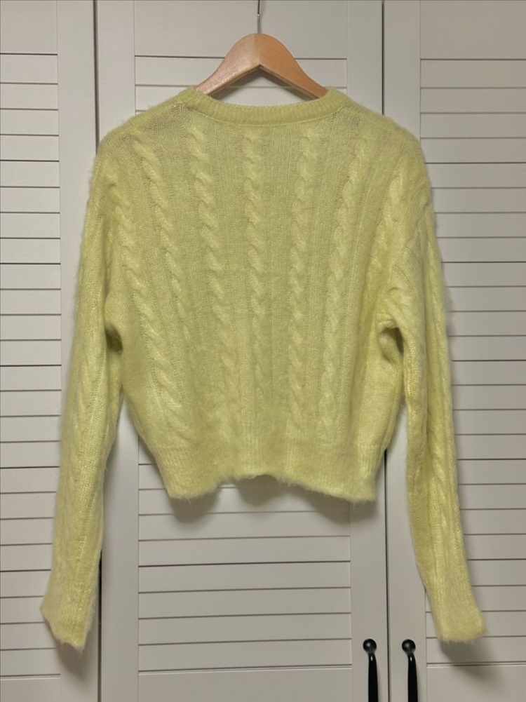 #새상품 : 꽈배기 라운드넥 긴팔 봄니트 라임컬러--2