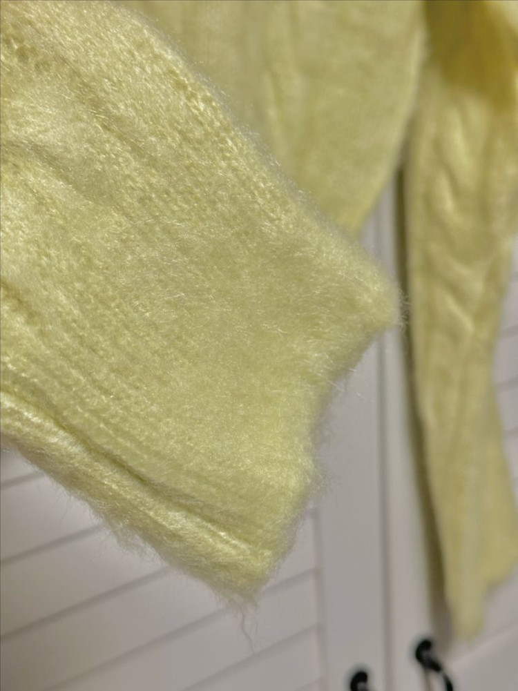 #새상품 : 꽈배기 라운드넥 긴팔 봄니트 라임컬러--4