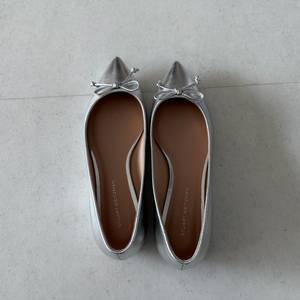 스튜어트와이츠먼 플랫 240(거의 새상품/원가 30만원대)) 이미지