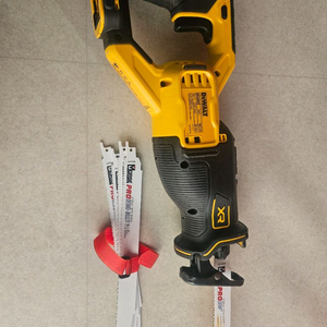 디월트 무선 전기톱 세트